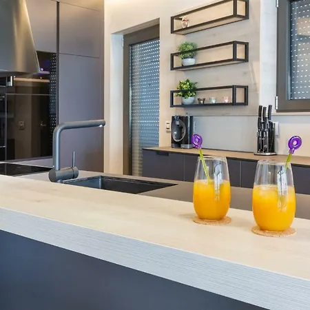 Apartment Luxury Marastina With Jacuzzi & Pool