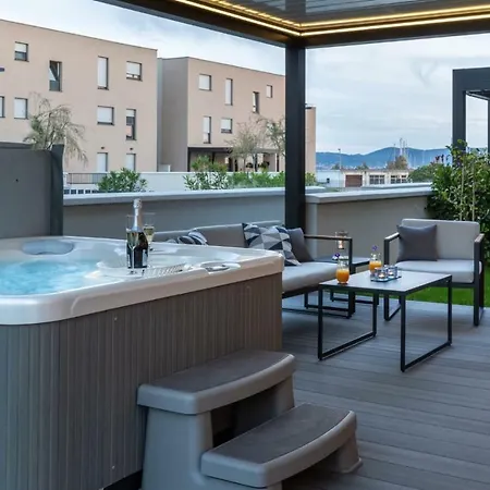 Apartment Luxury Marastina With Jacuzzi & Pool