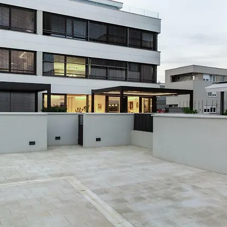 Luxury Marastina With Jacuzzi & Pool