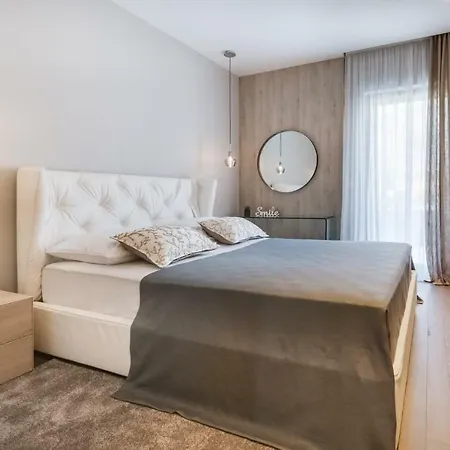 Apartment Luxury Marastina With Jacuzzi & Pool
