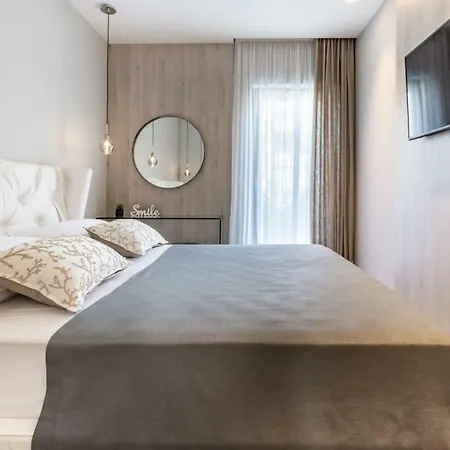 Luxury Marastina With Jacuzzi & Pool Apartment *