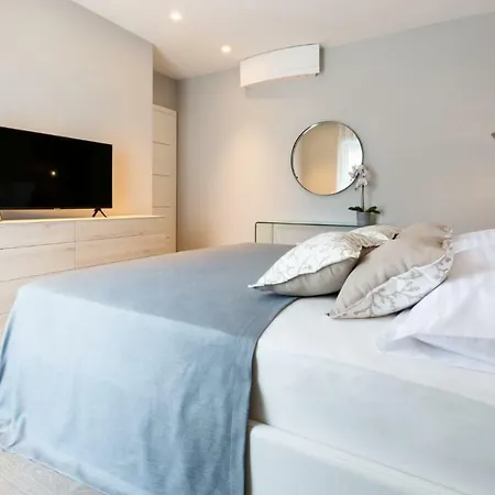 Luxury Marastina With Jacuzzi & Pool Apartment *
